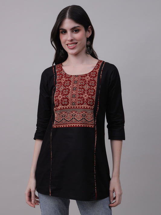 Comfortable tunic with tribal print on neck