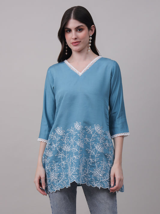 Floral embrodiered tunic with elegant neckline