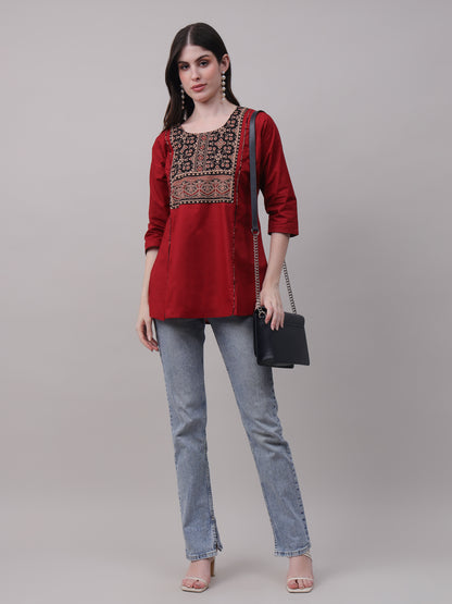 Comfortable tunic with tribal print on neck