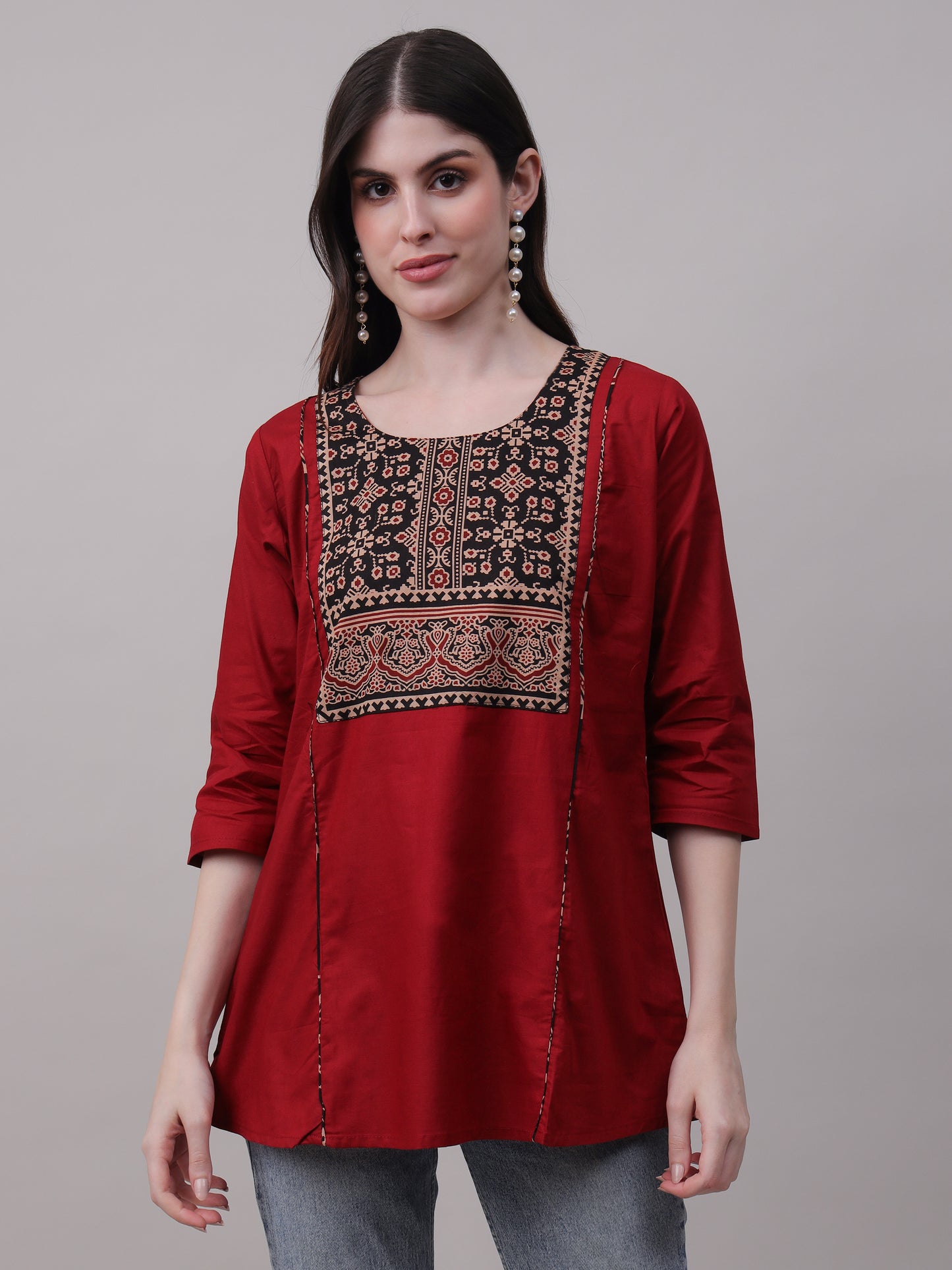 Comfortable tunic with tribal print on neck