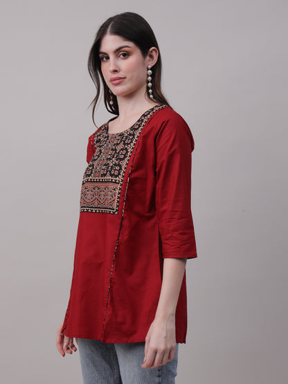 Comfortable tunic with tribal print on neck